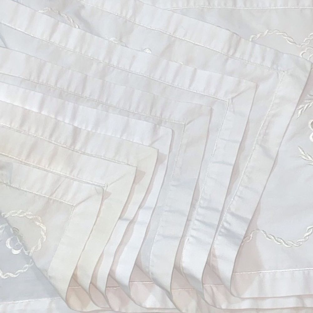 VTG, Off White Leaf Embroidered Tablecloth Cloth Napkins Set Of 8 Pc